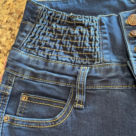 👖High waisted skinny jeans!❤️ - Picture 7 of 9